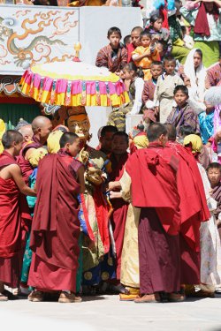 Beim Bhutan Thimpu Tempelfest wird der große Guru Rimpoche geehrt