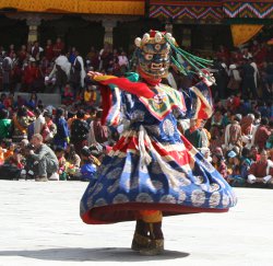 Tänzer beim Thimphu Tempelfest