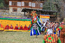 Tänzer beim Thimphu Tempelfest